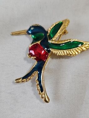 Gold-Tone Hummingbird Enamel Pin – Green, Blue & Red